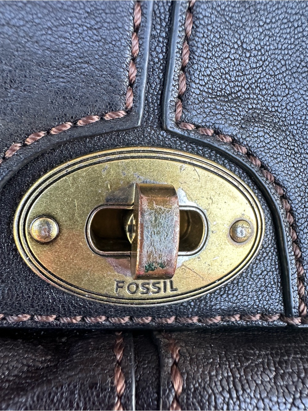 Vtg Fossil Carson Flap Saddle Bag/Purse Black Adjust Strap Crossbody Key Charm - Picture 3 of 15